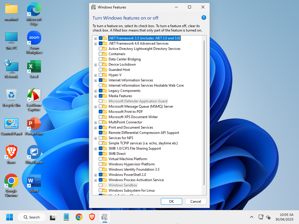 Các Windows Feature được bật mặc định